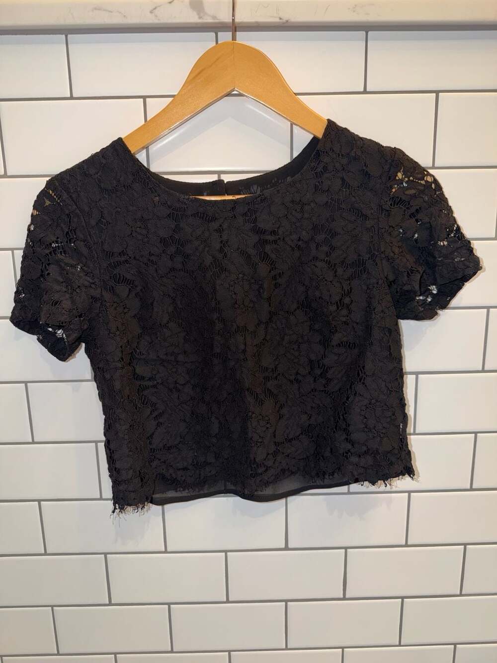 Banana Republic Black Lace Short Sleeve Crop Top Size 0